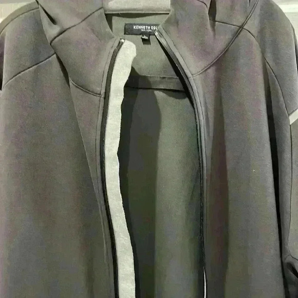 Kenneth Cole Zip Front Sweatshirt. Size L - Picture 10 of 13